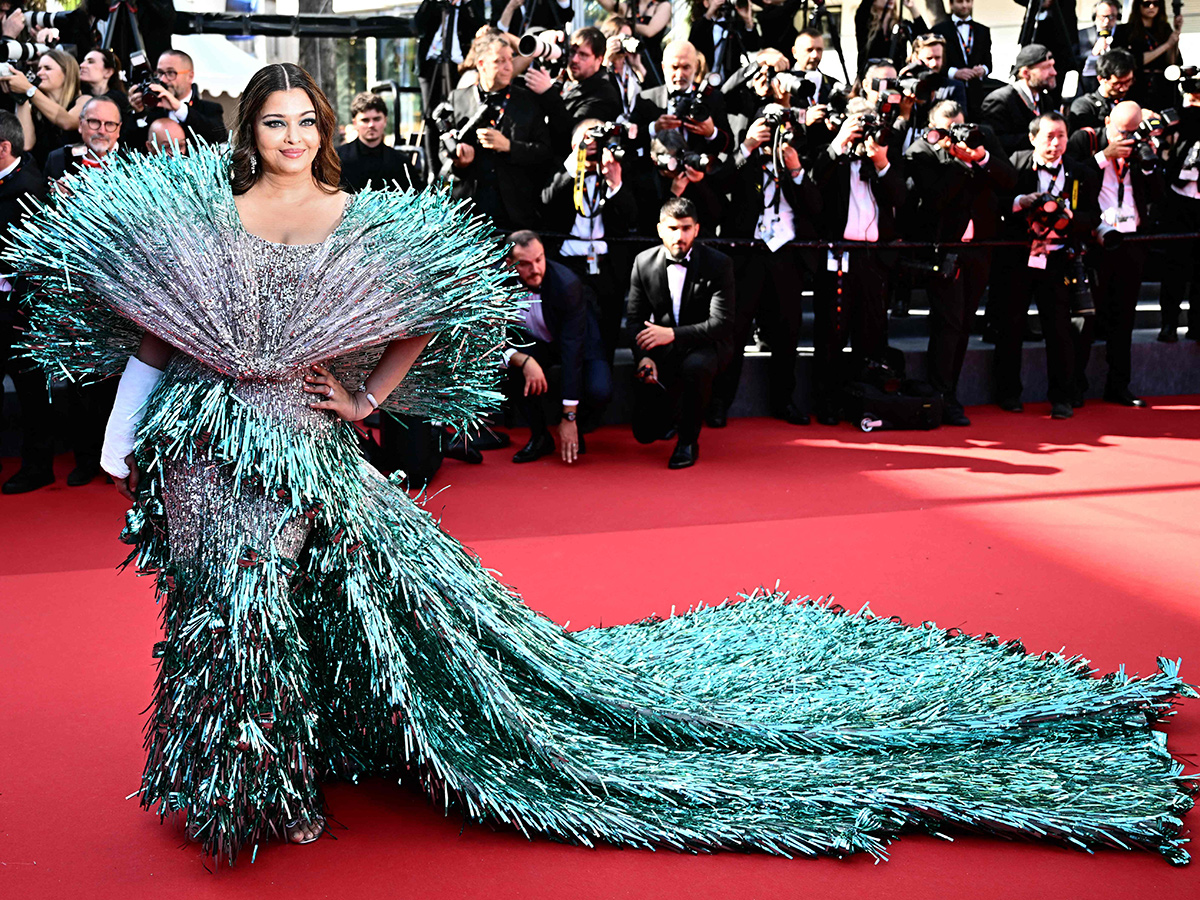 Aishwarya_20Rai_20Bachchan_2077th_20international_20film_20festival_20at_20Cannes-_20_281_29.jpg 1
