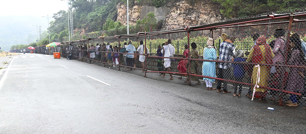 Huge_20Rush_20at_20Tirumala_20Temple_20Photos-8.jpg 8