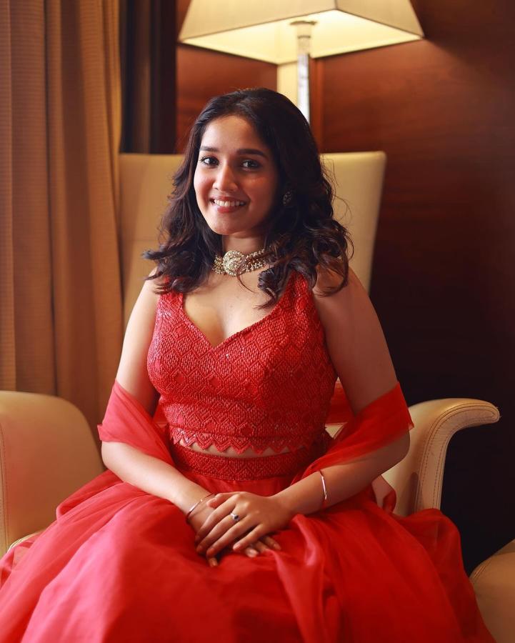 AnikhaSurendran-11.jpg 11