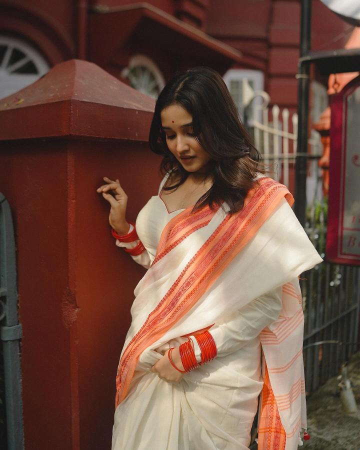 AnikhaSurendran-12.jpg 12