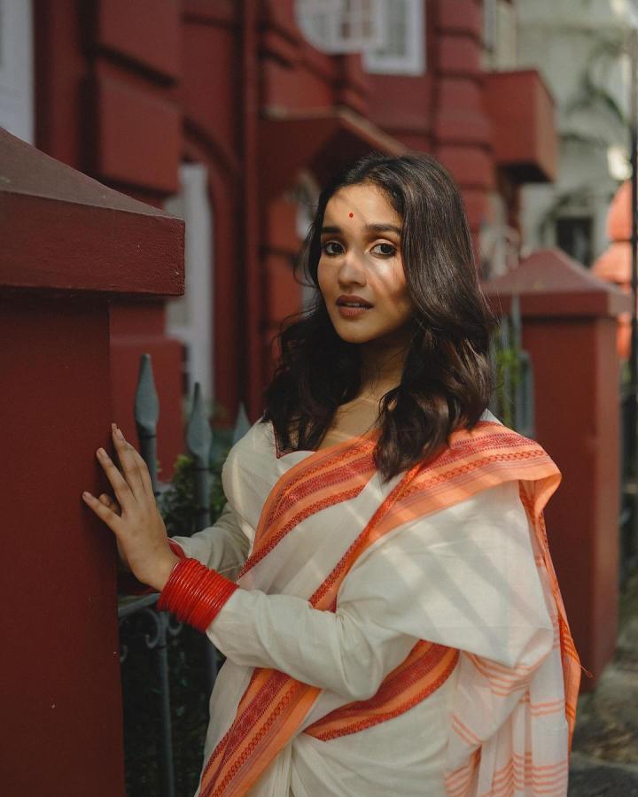 AnikhaSurendran-13.jpg 13