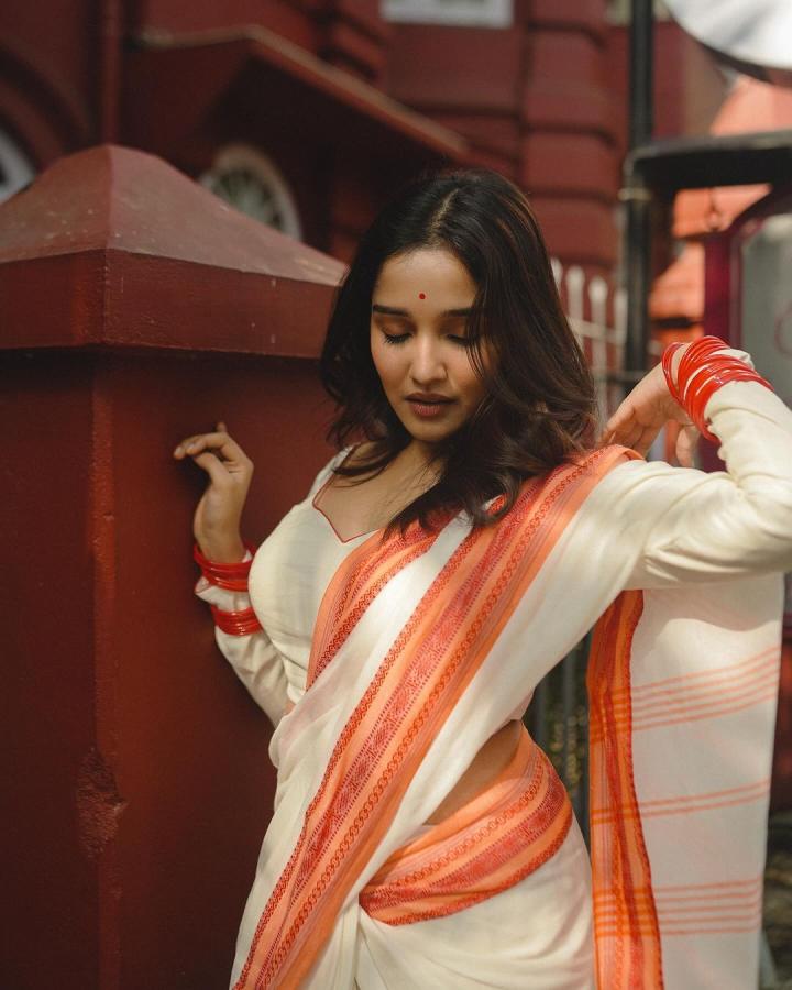 AnikhaSurendran-15.jpg 15