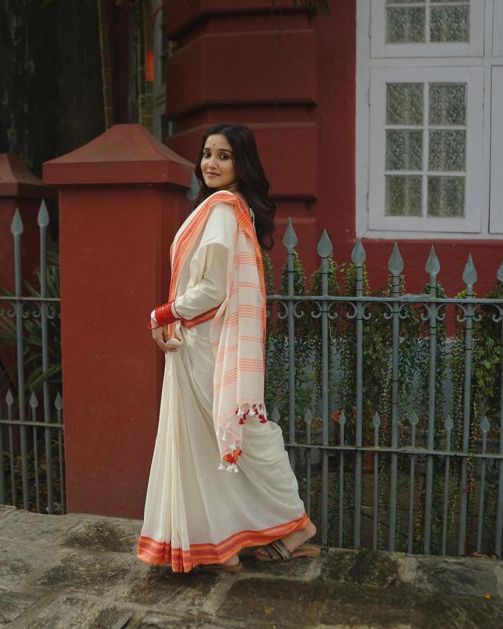 AnikhaSurendran-17.jpg 17