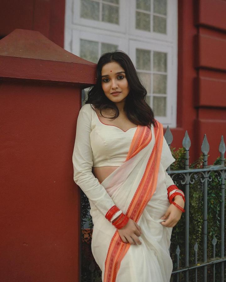 AnikhaSurendran-18.jpg 18