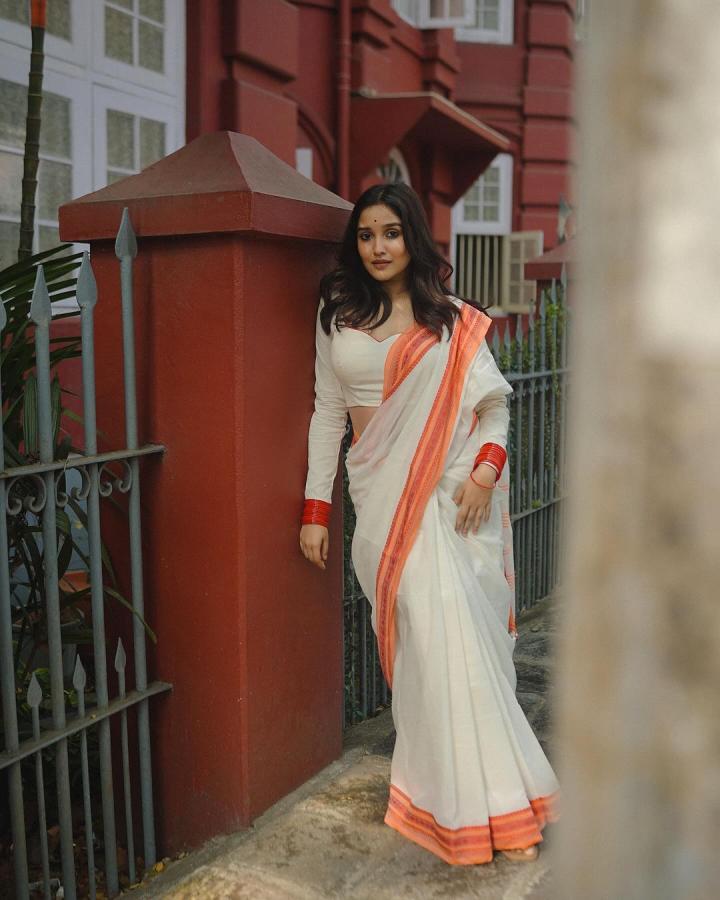 AnikhaSurendran-19.jpg 19