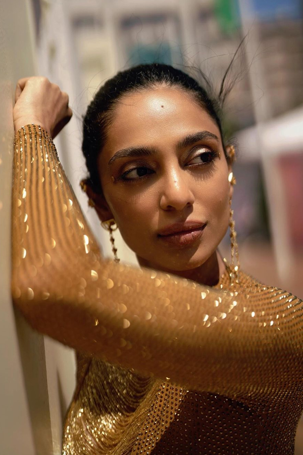Sobhita-Dhulipala-13.jpg 27
