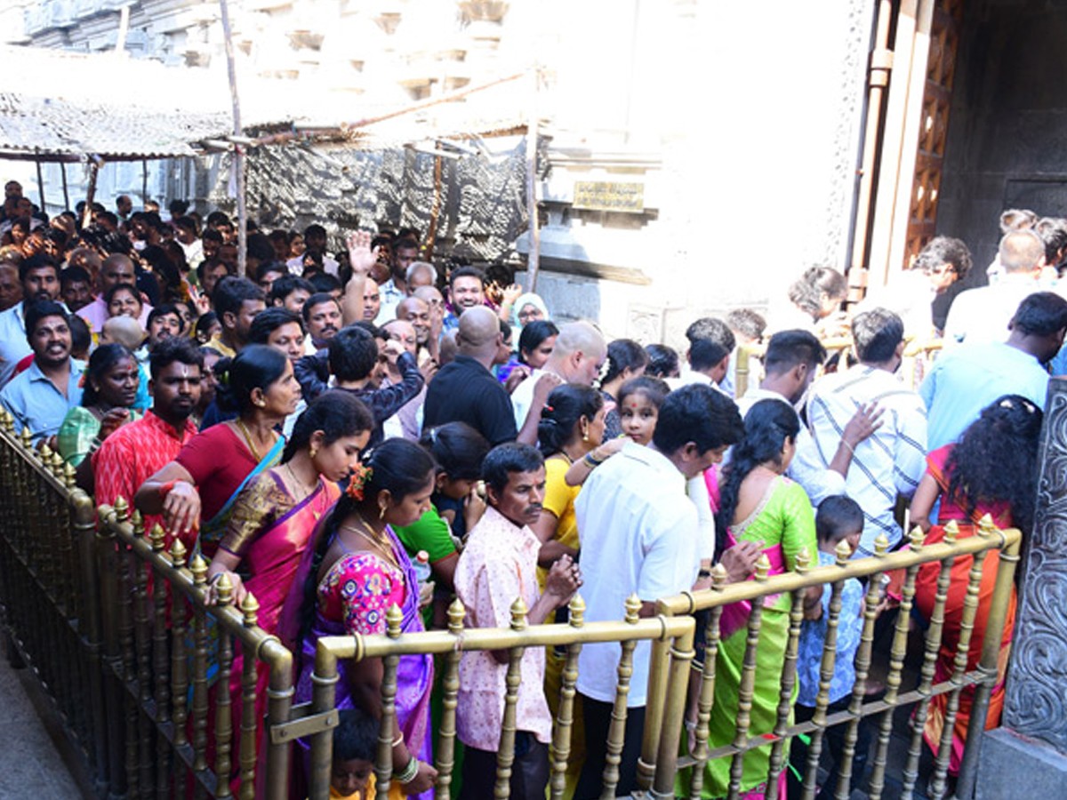 Yadadri-Devoties-2_1.jpg 2