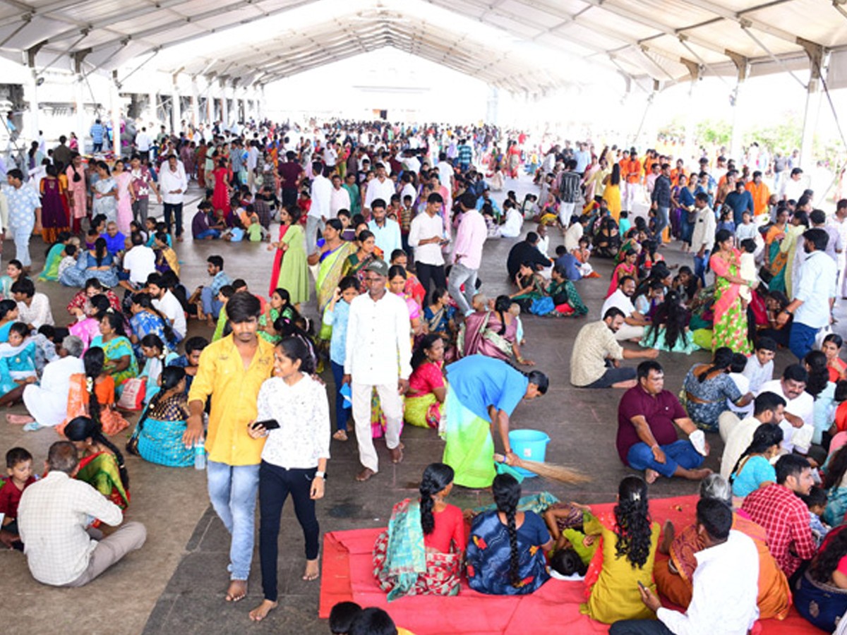 Yadadri-Devoties-3.jpg 3