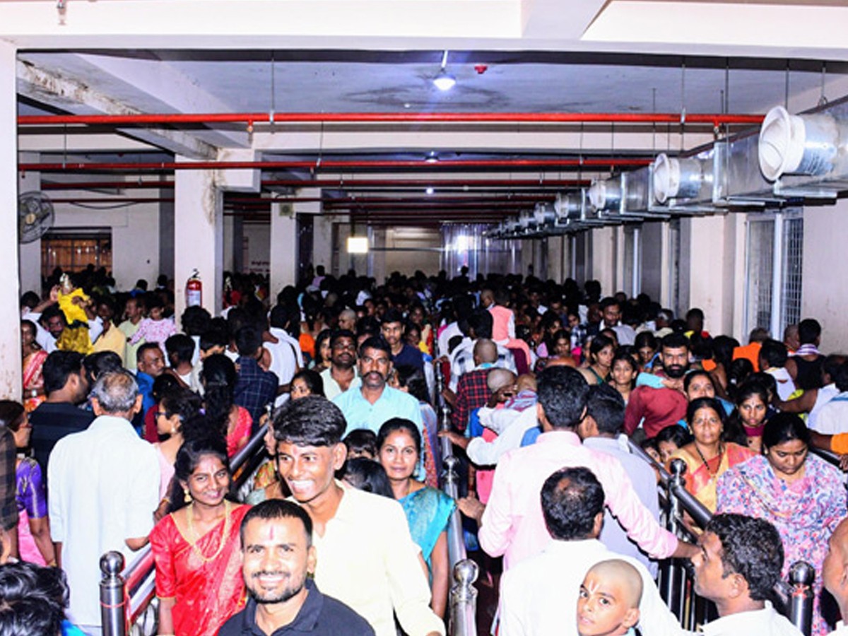 Yadadri-Devoties-5_1.jpg 5