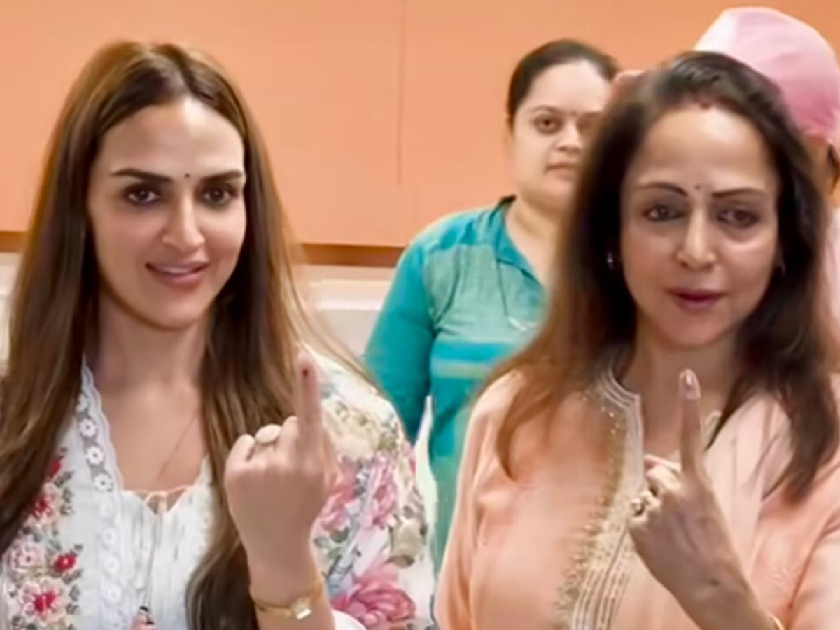 11.Hema-Malini_Esha-Deol.jpg 13