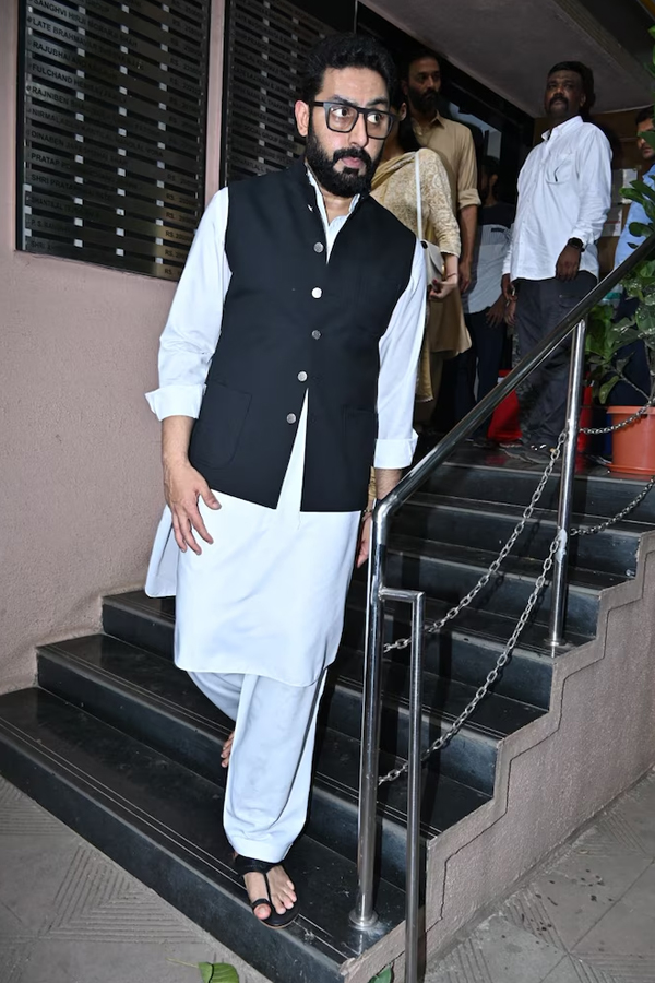19.Abhishek-Bachchan.jpg 22