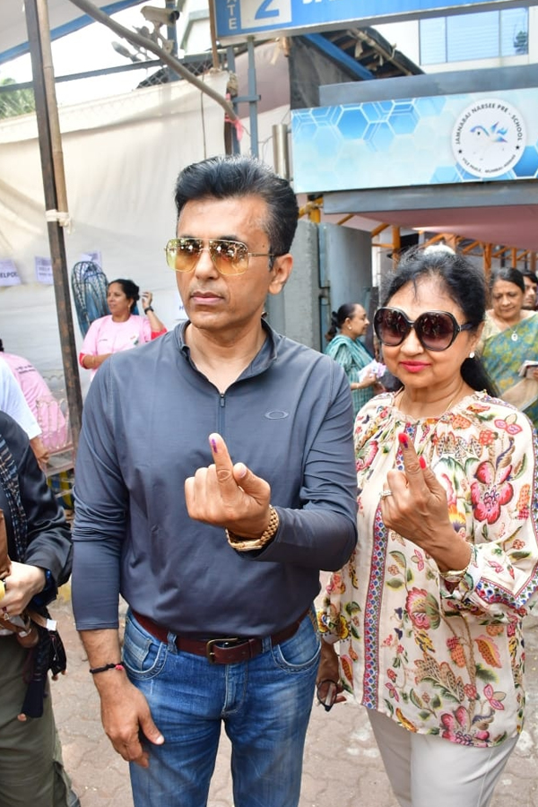 20.Producer-Anand-Pandit.jpg 23