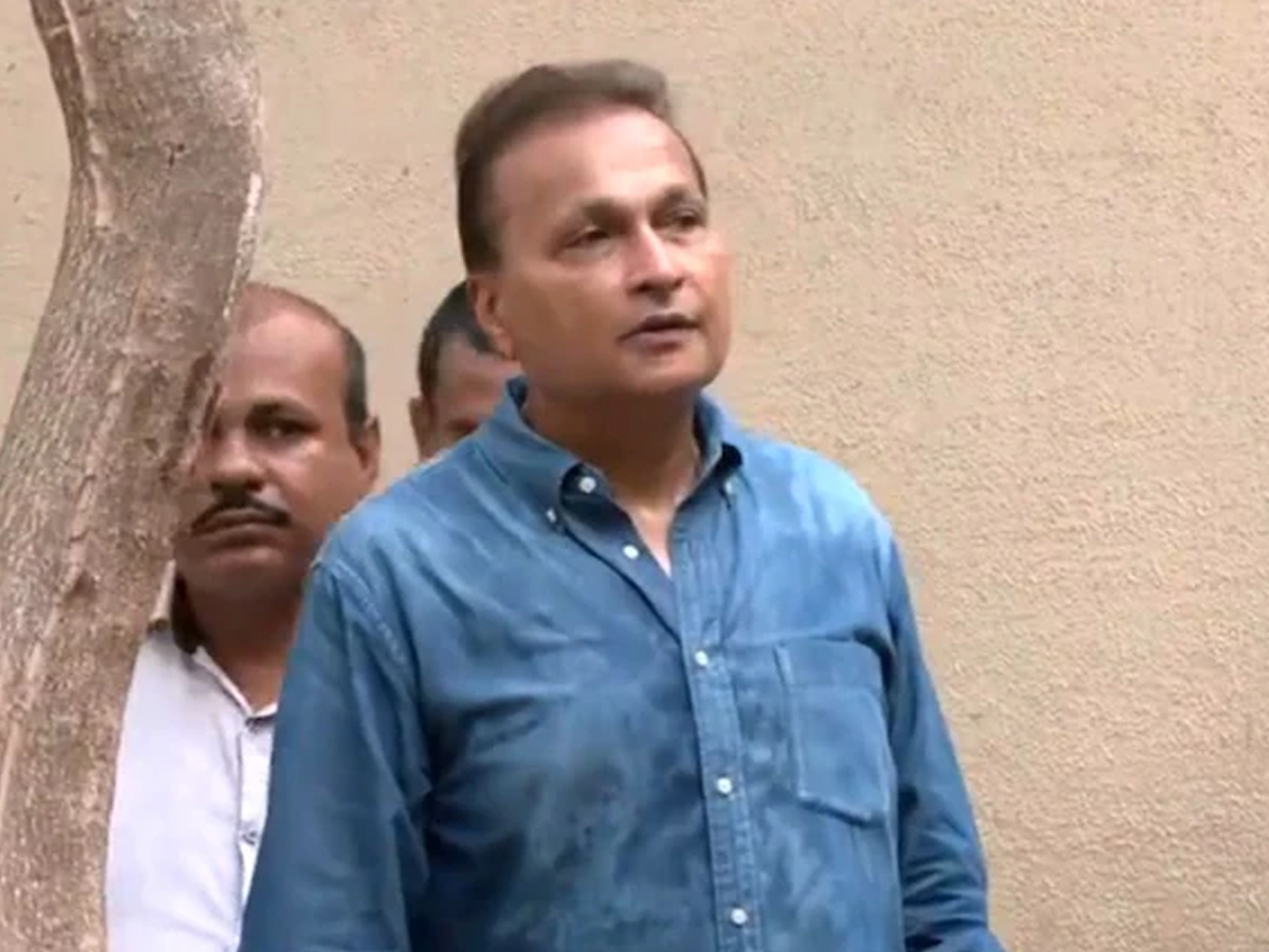 Anil-Ambani.jpg 28
