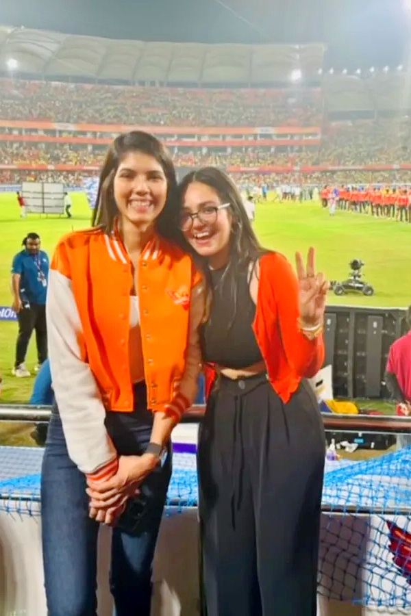 IPL_202024_20Latest_20Crush_20Who_20Is_20Komal_20Sharma_20Abhishek_20Sharma_20Sister_20Photos_20_282_29.jpg 2