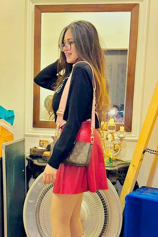 Komal_20Sharma_20_284_29.jpg 15