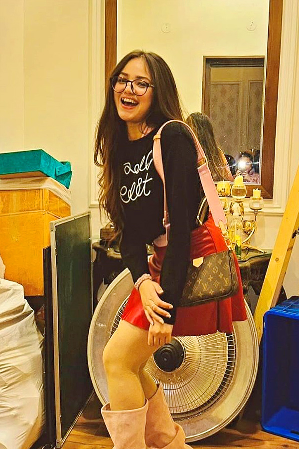 Komal_20Sharma_20_285_29.jpg 16