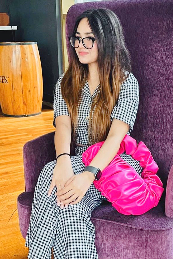 Komal_20Sharma_20_287_29.jpg 18