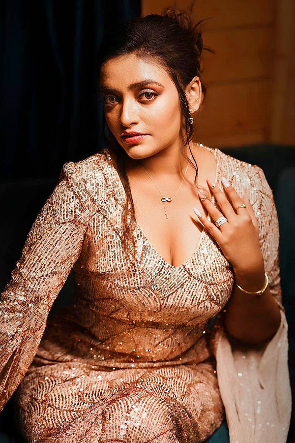 Actress_20Ashi_20Roy_20Busted_20For_20Being_20Present_20At_20Bengalurus_20Rave_20Party_20Photos_20_282_29.jpg 3