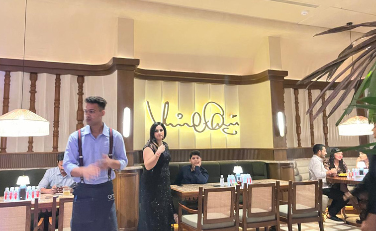 Virat_20Kohlis_20restaurant_20In_20Hyderabad_20Photos_20_287_29.jpg 8