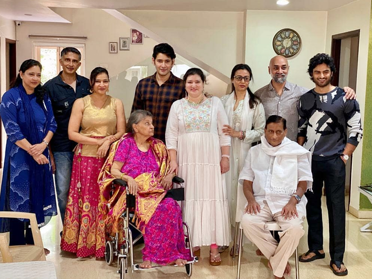 3.Mahesh-Babu-Family.jpg 4