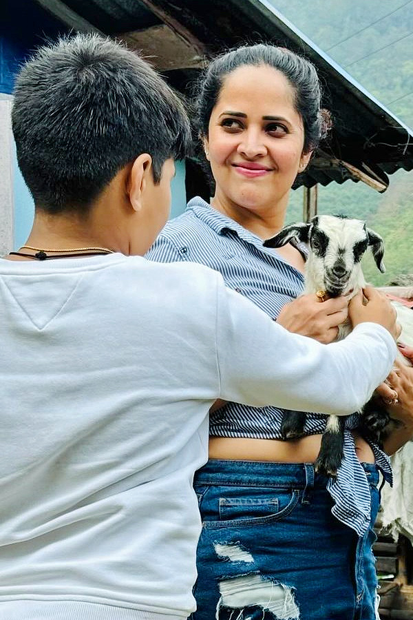 Anusuya_20Bharadwaj_20Looks_20Stunning_20in_20Mini_20Dress_20At_20water_20Falls_20Photos_20_2834_29.jpg 9