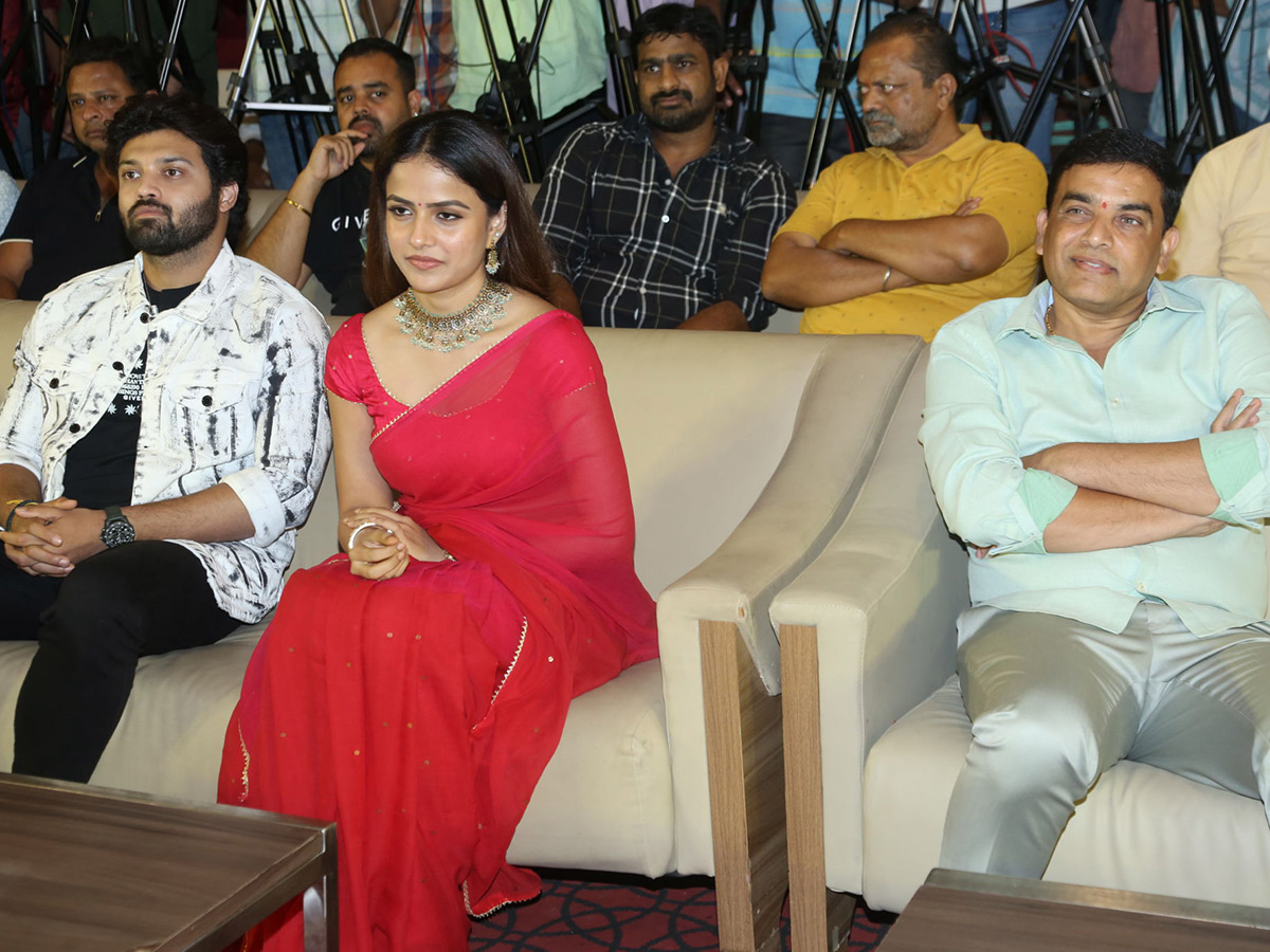 Love_20Me_20Movie_20Pre_20Release_20Function_20Photos-10.jpg 7