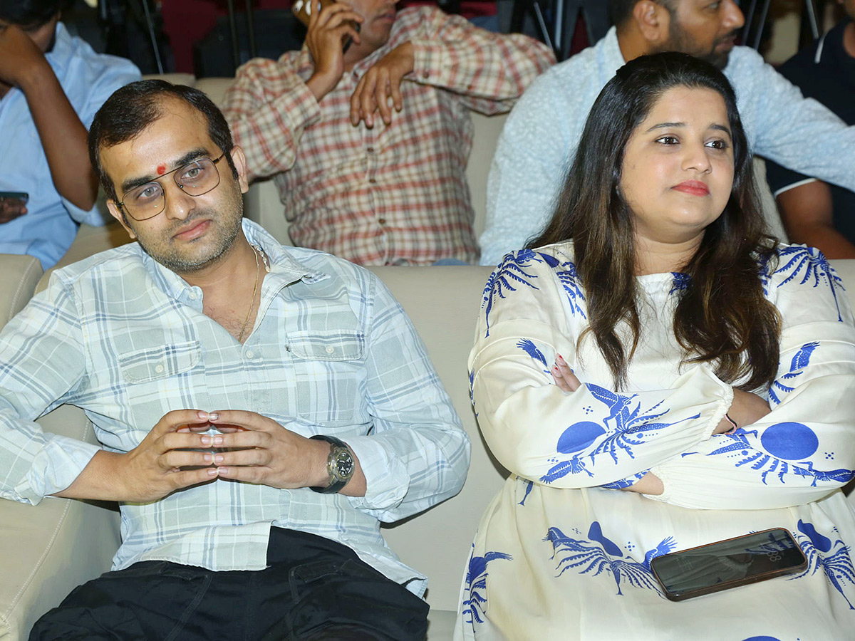 Love_20Me_20Movie_20Pre_20Release_20Function_20Photos-17.jpg 14