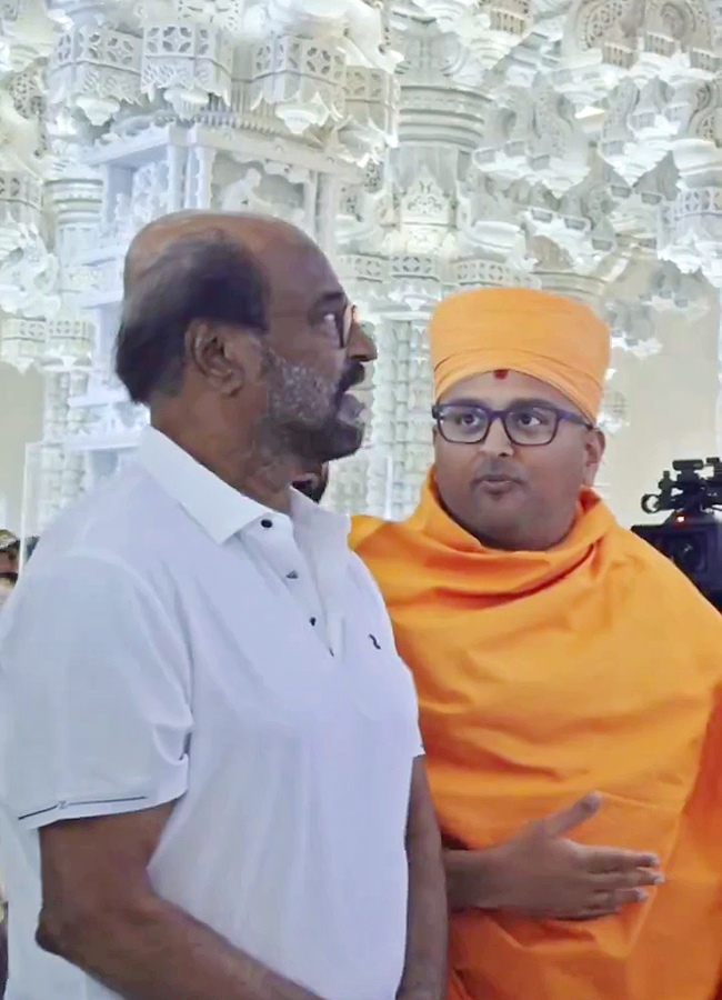 Rajinikanth_20Visited_20BAPS_20Hindu_20Mandir_20Abu_20Dhabi_20Photos-_20_2815_29.jpg 15