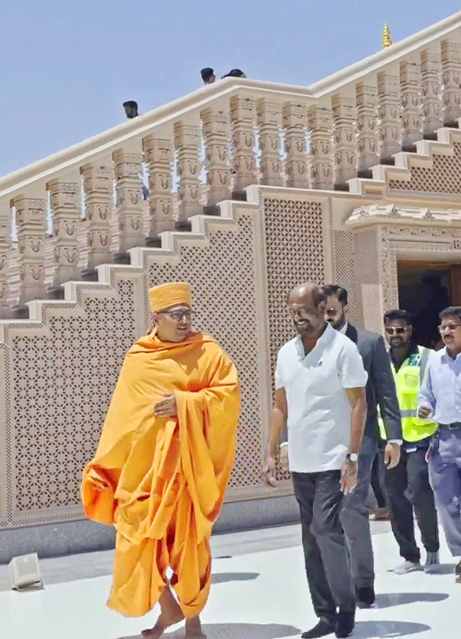 Rajinikanth_20Visited_20BAPS_20Hindu_20Mandir_20Abu_20Dhabi_20Photos-_20_288_29.jpg 8