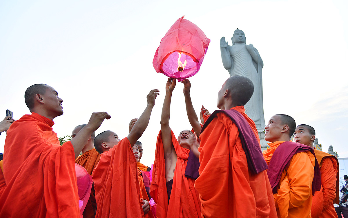 buddha_20purnima_20celebration_20in_20hyderabad-10.jpg 10