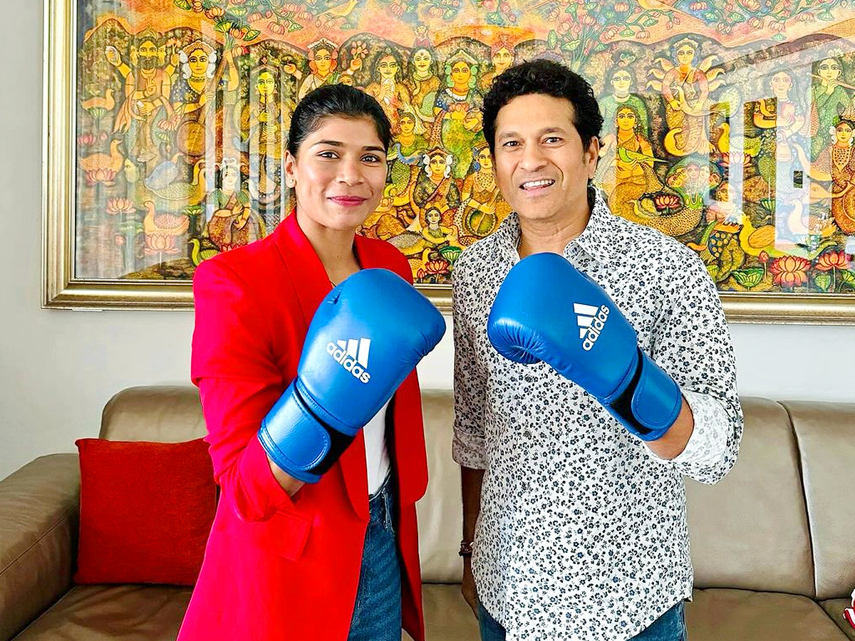 Indian_20boxer_20Nikhat_20Zareen_20Meet_20Sachin_20Tendulkar_20Photos_20_283_29.jpg 3