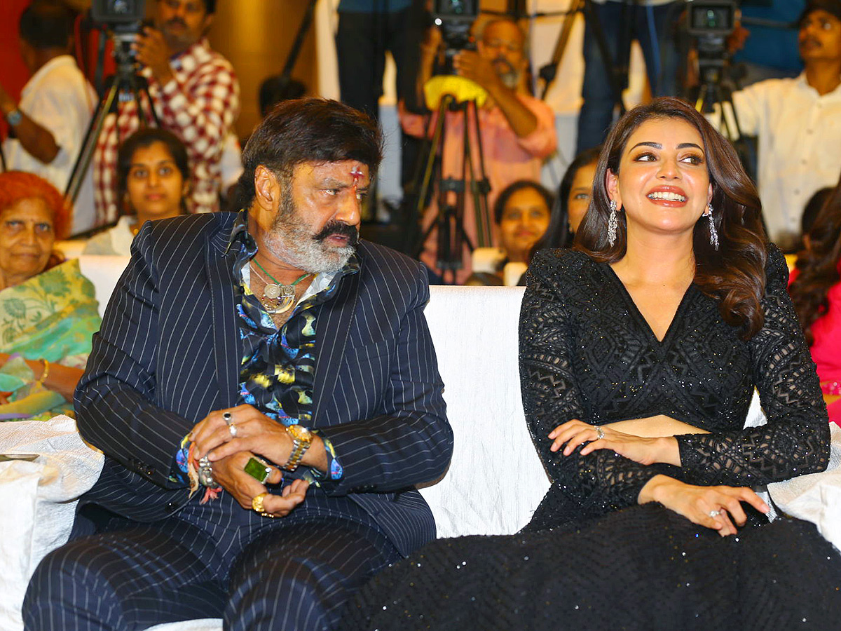 Kajal_20Aggarwal_20Satyabhama_20Trailer_20launch_20event_20Photos-_20_2829_29.jpg 29