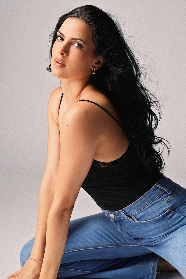 Natasha_20responds_20to_20rumours_20of_20divorce_20with_20Hardik_20Pandya_20Photos_20_2810_29.jpg 11