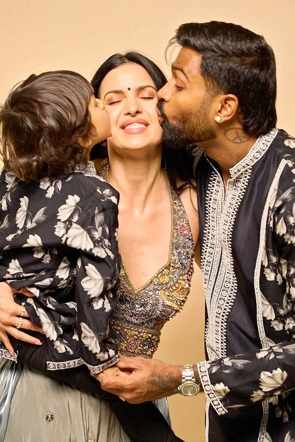 Natasha_20responds_20to_20rumours_20of_20divorce_20with_20Hardik_20Pandya_20Photos_20_2815_29.jpg 16