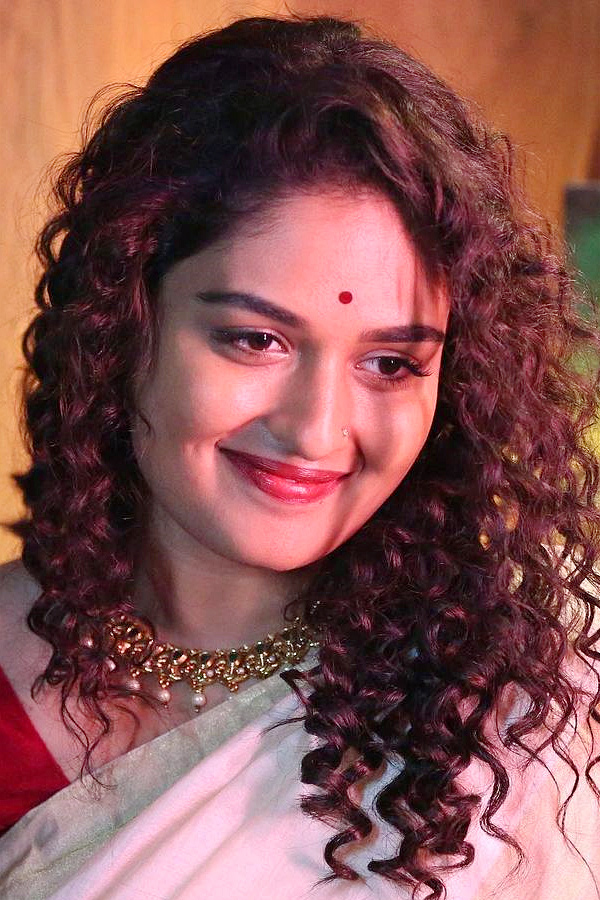 Prayaga_20Martin_20Latest_20Photos_20_284_29.jpg 5