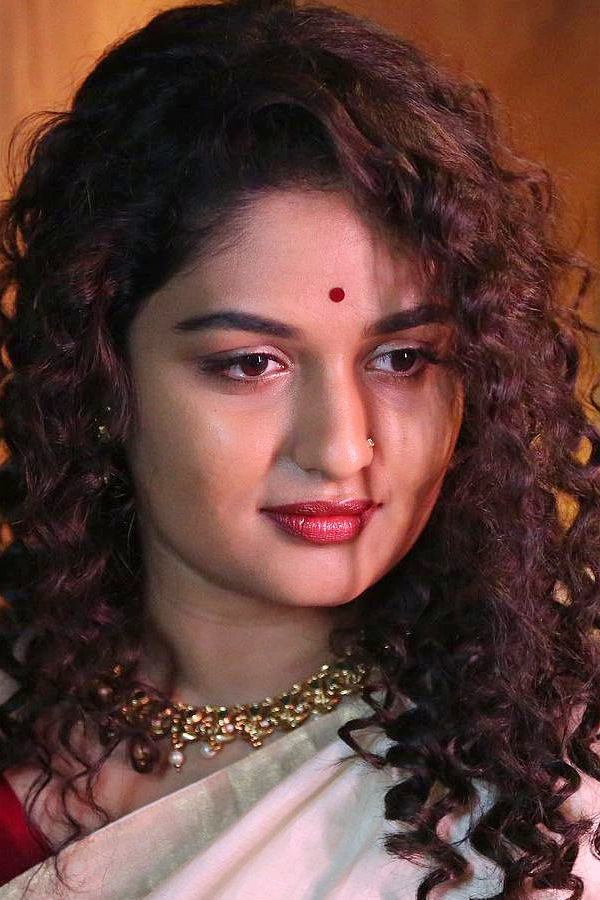 Prayaga_20Martin_20Latest_20Photos_20_286_29.jpg 7