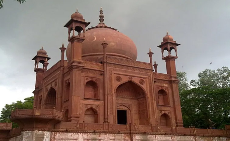 red-taj.jpg