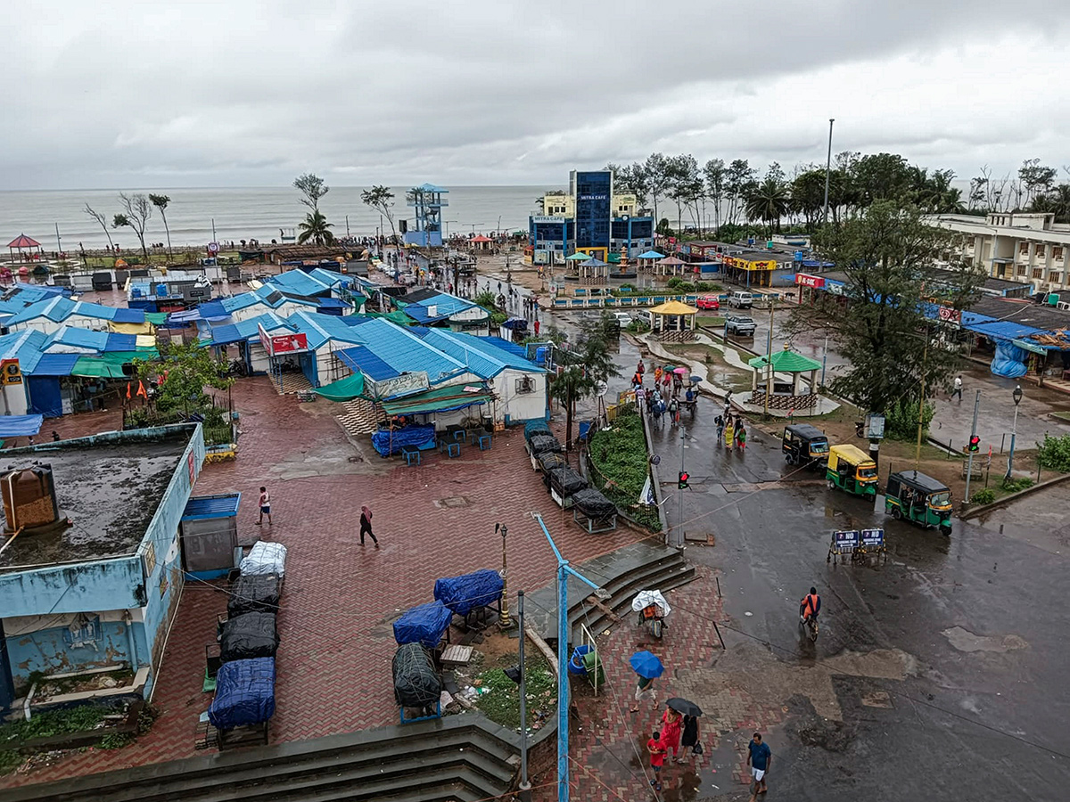 Cyclone_20Remal_20Photos-_20_2817_29.jpg 17