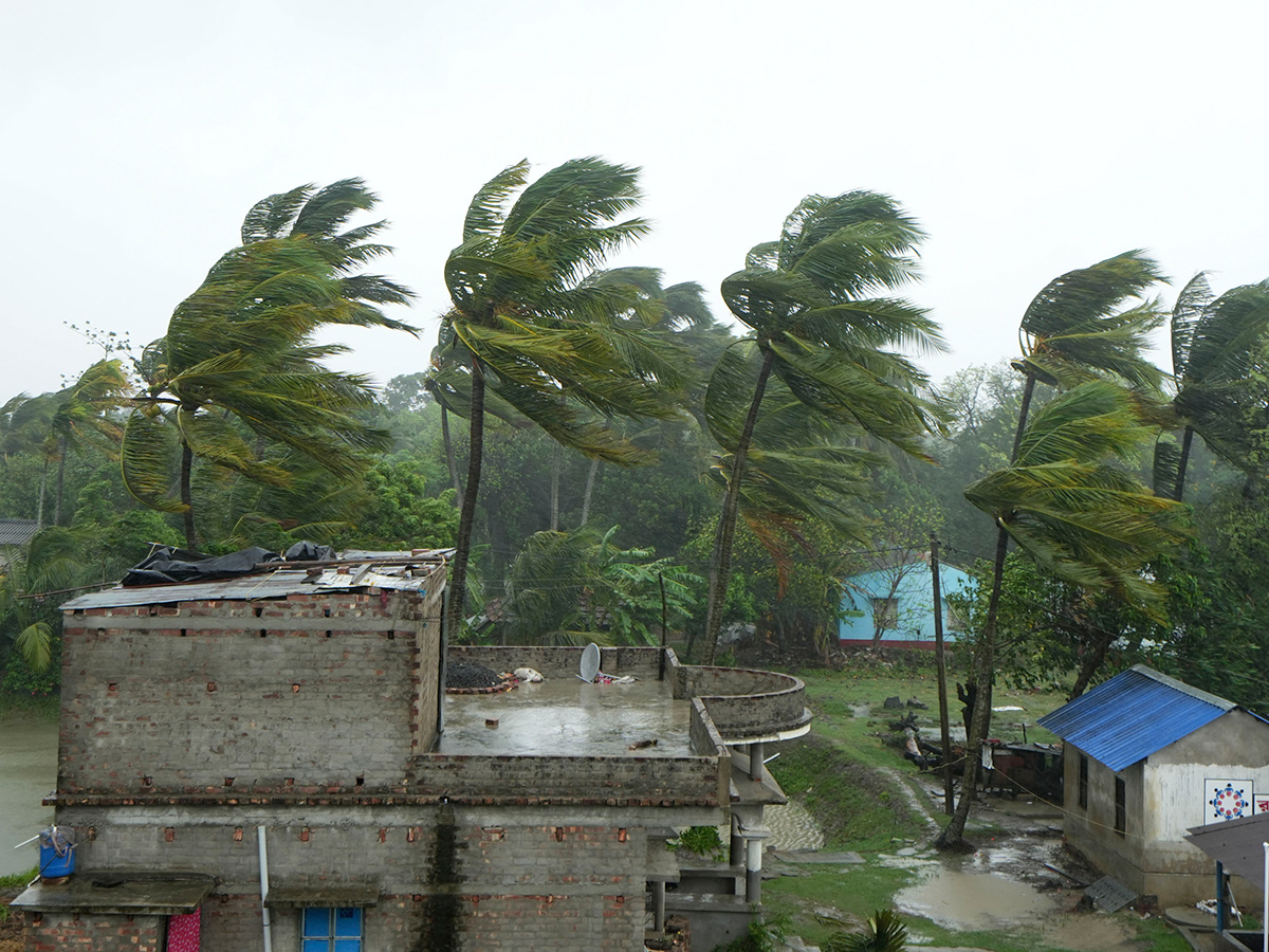 Cyclone_20Remal_20Photos-_20_2841_29.jpg 41
