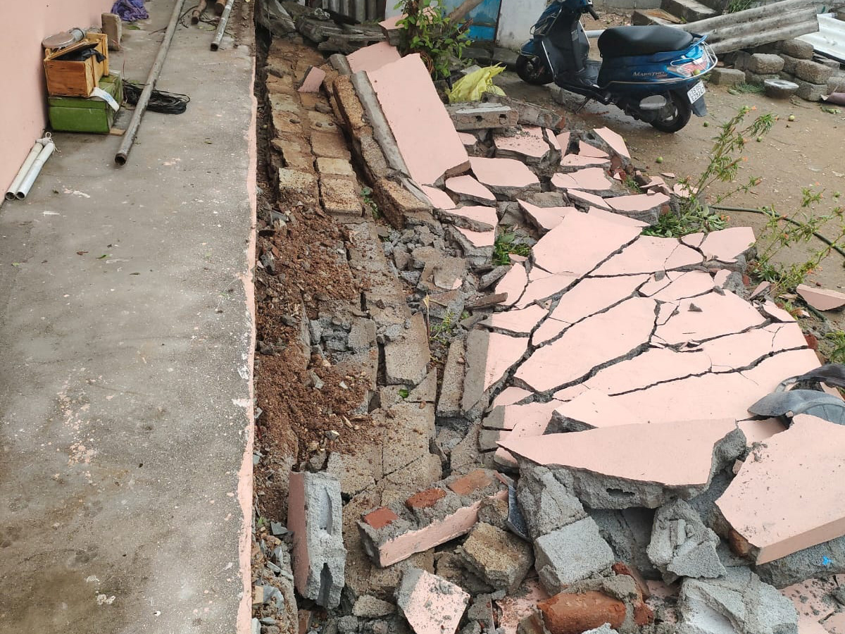 rain_20and_20gusty_20winds_20windstorm_20in_20telangana-_20_2811_29.jpg 11