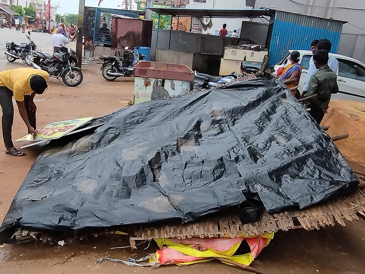 rain_20and_20gusty_20winds_20windstorm_20in_20telangana-_20_2824_29.jpg 23