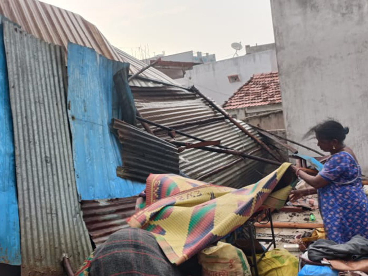rain_20and_20gusty_20winds_20windstorm_20in_20telangana-_20_282_29.jpg 2