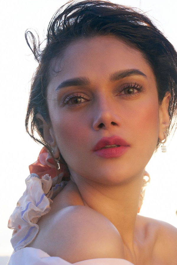 Aditi-Rao-Hydari-10_2.jpg 11