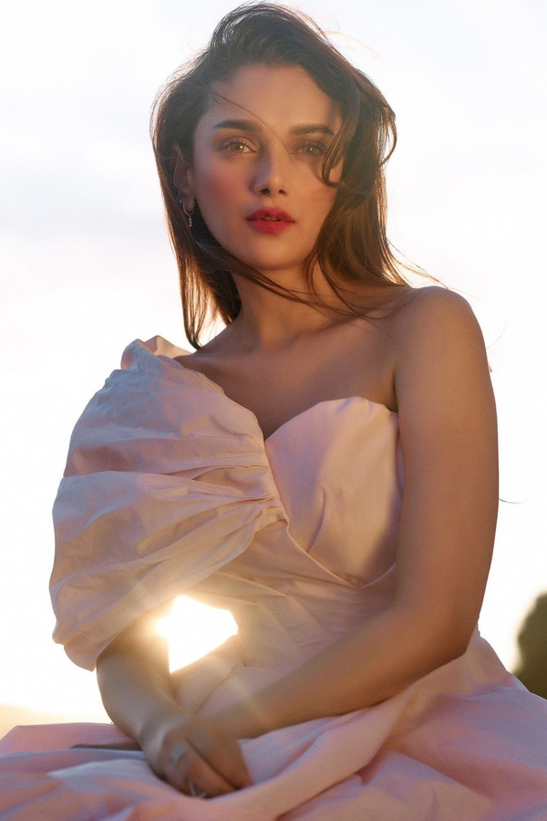 Aditi-Rao-Hydari-1_2.jpg 2