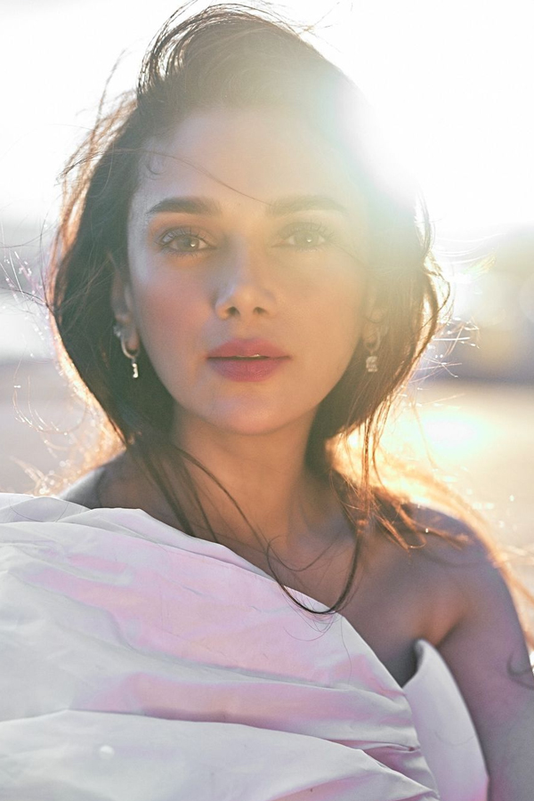 Aditi-Rao-Hydari-2_2.jpg 3