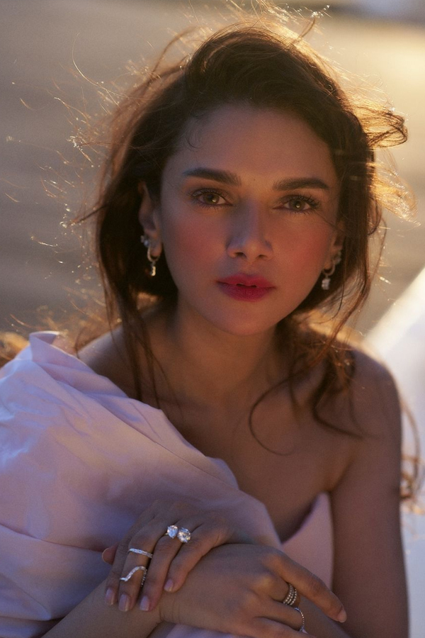 Aditi-Rao-Hydari-6_2.jpg 7