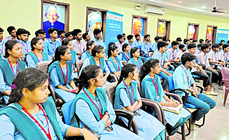 CAMPUS_20INTERVIEW.jpg