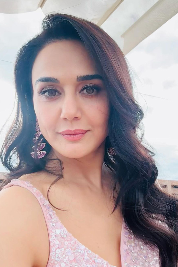 Preity-G-Zinta-7.jpg 8
