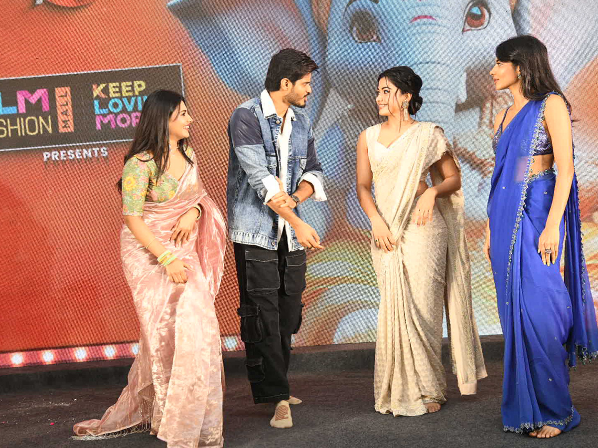 Rashmika_20Mandanna_20At_20Gam_20Gam_20Ganesha_20Pre_20Release_20Event-_20_2810_29.jpg 10