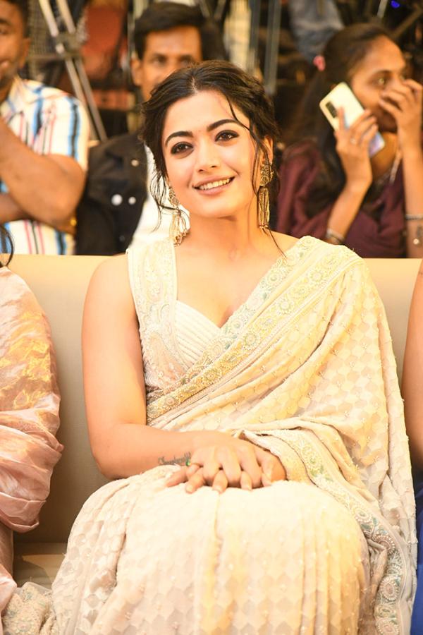 Rashmika_20Mandanna_20At_20Gam_20Gam_20Ganesha_20Pre_20Release_20Event-_20_2822_29.jpg 22